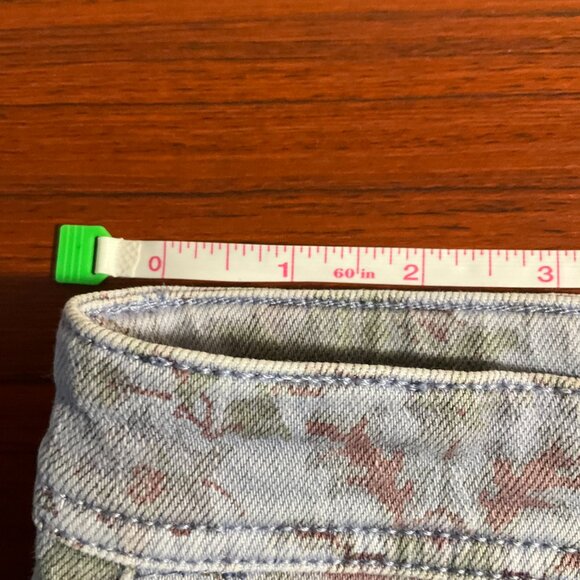Pilcro-Anthropologie, Slim Boyfriend Jeans, Floral Print, Size 32 - Picture 8 of 9